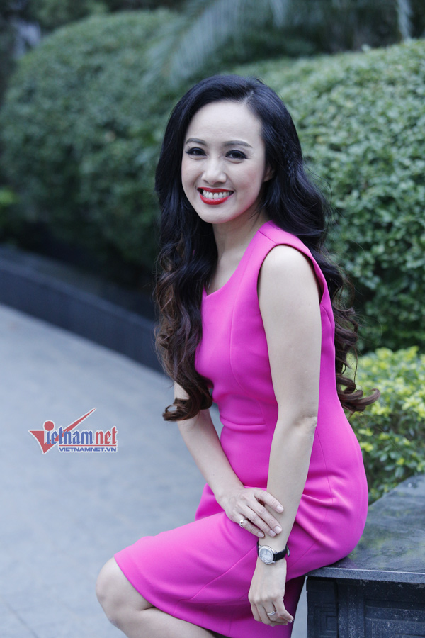 BTV Hoài Anh hát cực hay hit Mỹ Tâm và Người lạ ơi BTV Hoài Anh hát cực hay hit Mỹ Tâm và Người lạ ơi